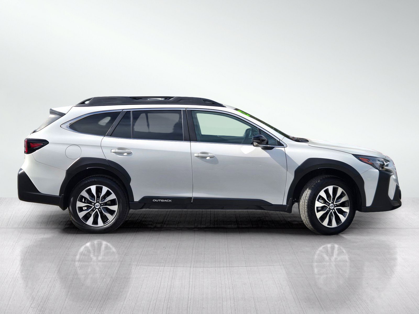 Used 2023 Subaru Outback Limited AWD/4WD image 3