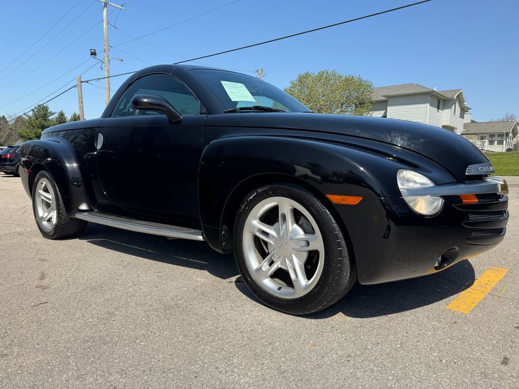 Used 2003 Chevrolet SSR w/ Preferred Equipment Group RWD image 3