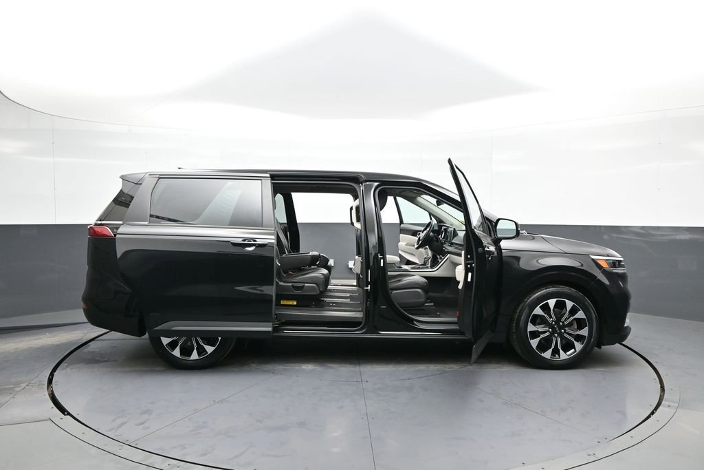Certified 2023 Kia Carnival EX image 42