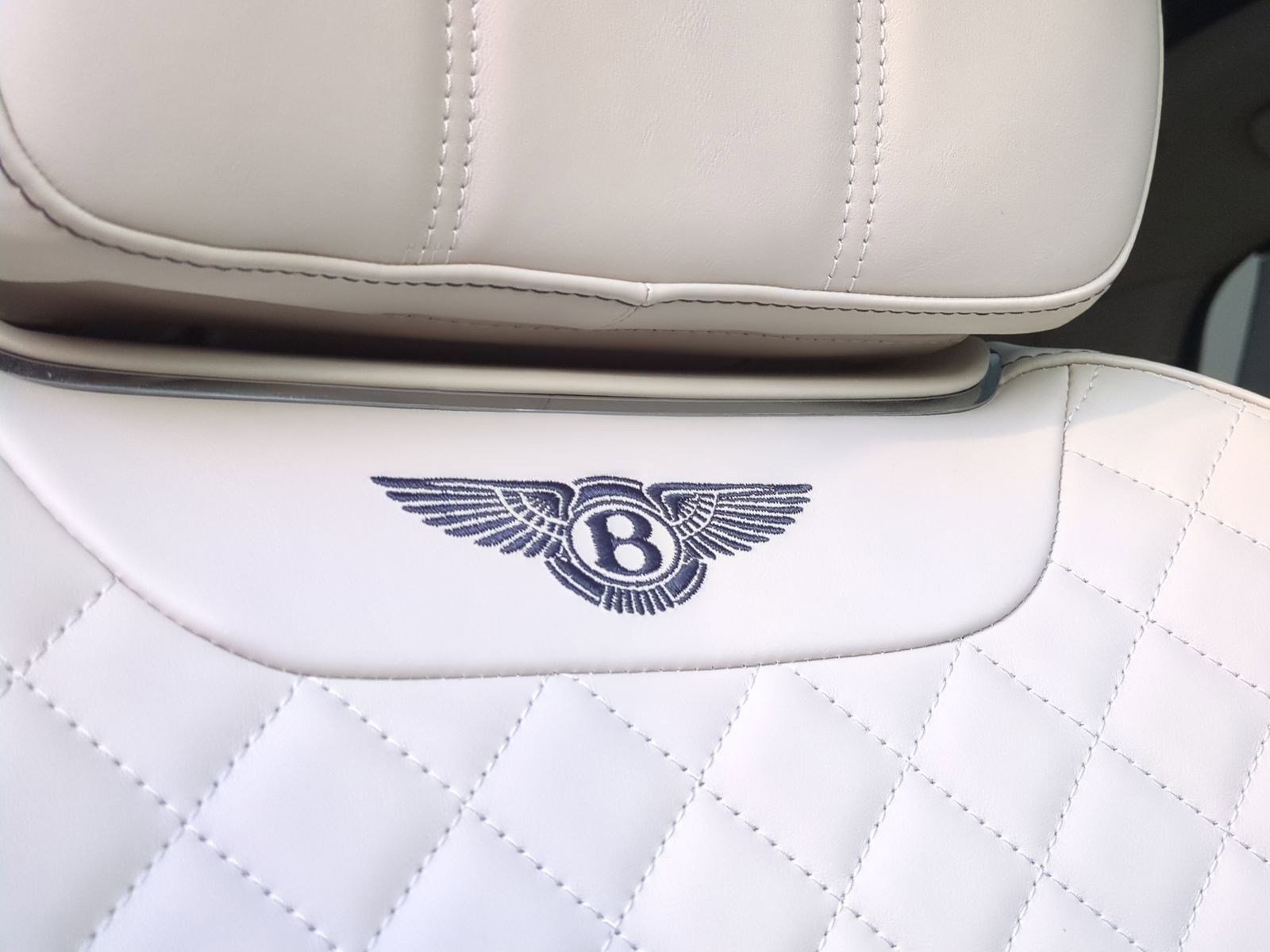 Used 2017 Bentley Bentayga image 34