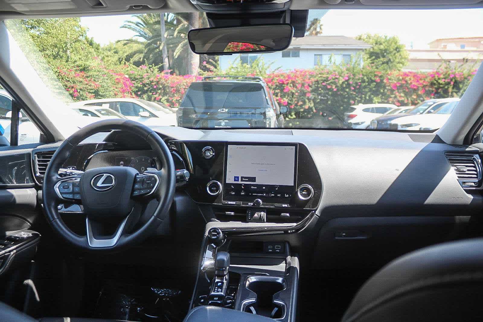 Used 2025 Lexus NX 250 FWD image 12