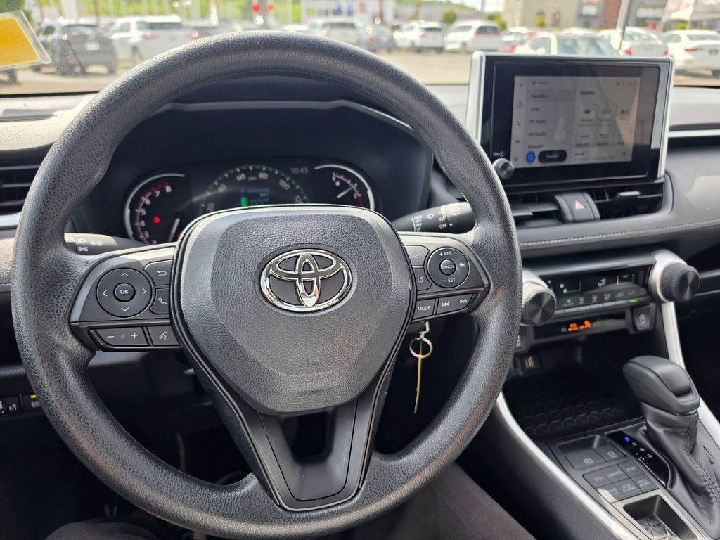 Used 2025 Toyota RAV4 LE AWD/4WD image 16