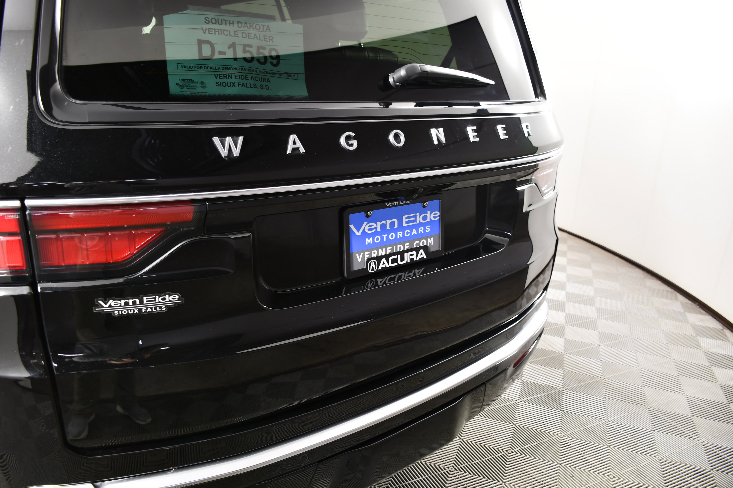 Used 2024 Jeep Wagoneer 4WD w/ HD Trailer Tow Package image 15