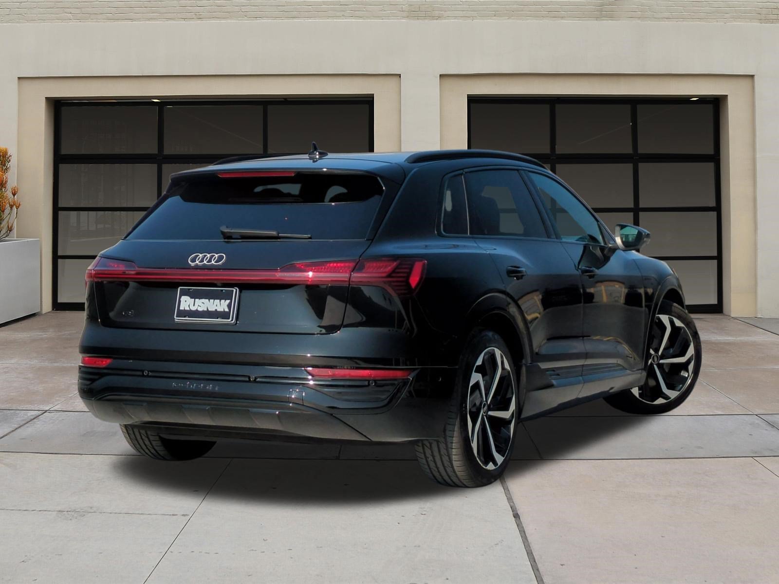 Used 2024 Audi Q8 e-tron Premium Plus w/ Premium Plus Package AWD/4WD image 4