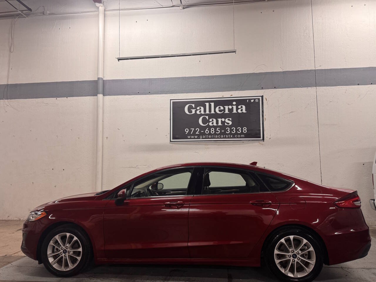 Used 2019 Ford Fusion SE FWD image 1