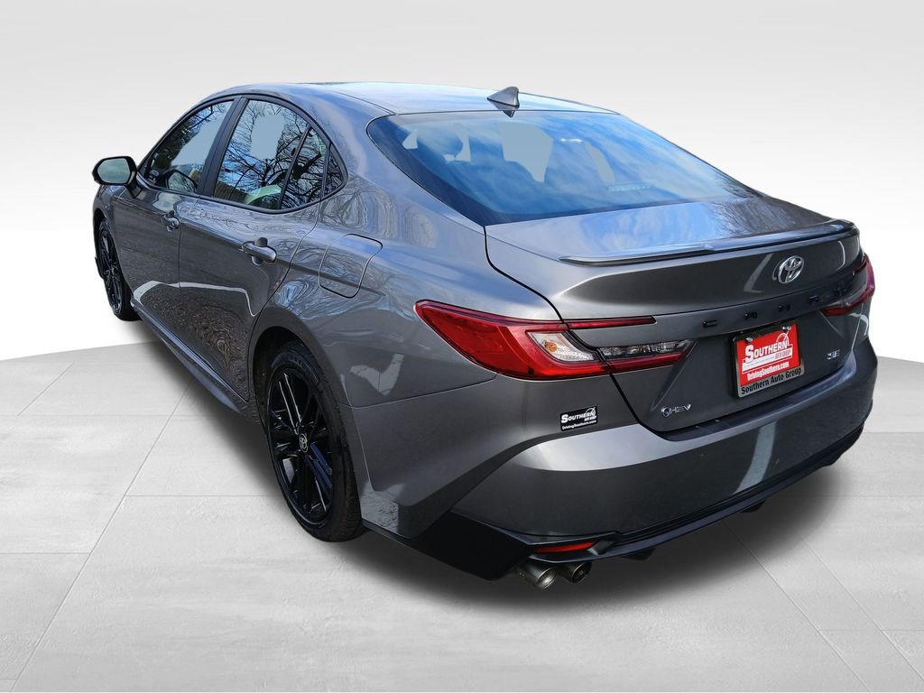 Used 2025 Toyota Camry SE image 3
