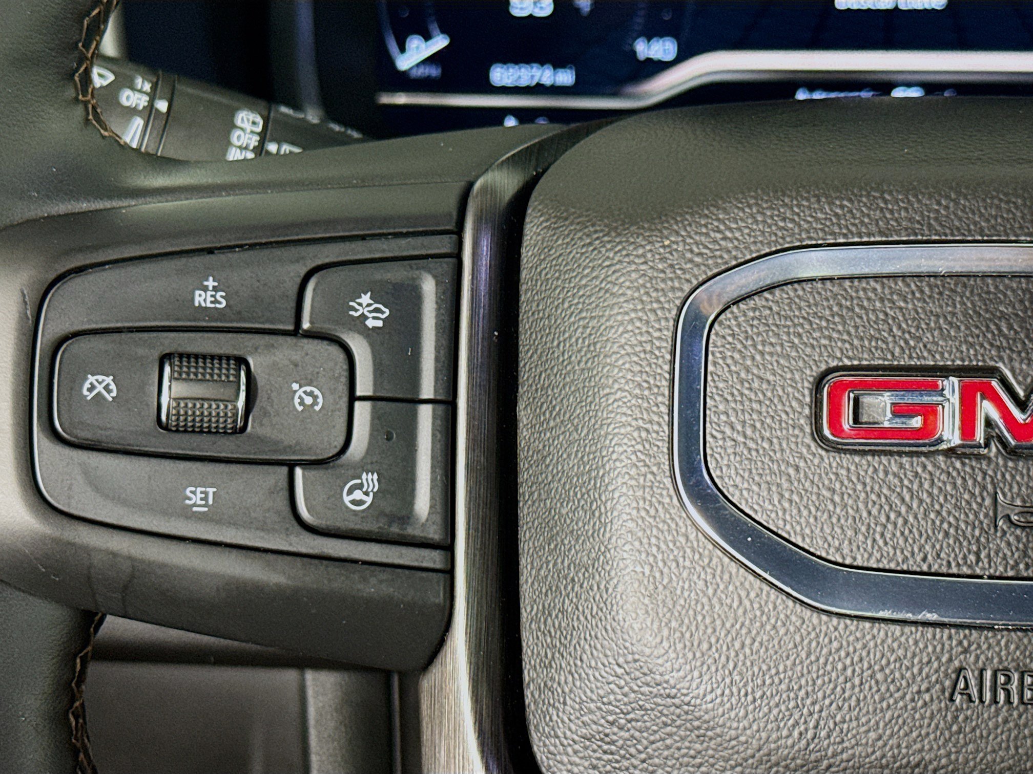 Used 2023 GMC Yukon AT4 AWD/4WD image 11