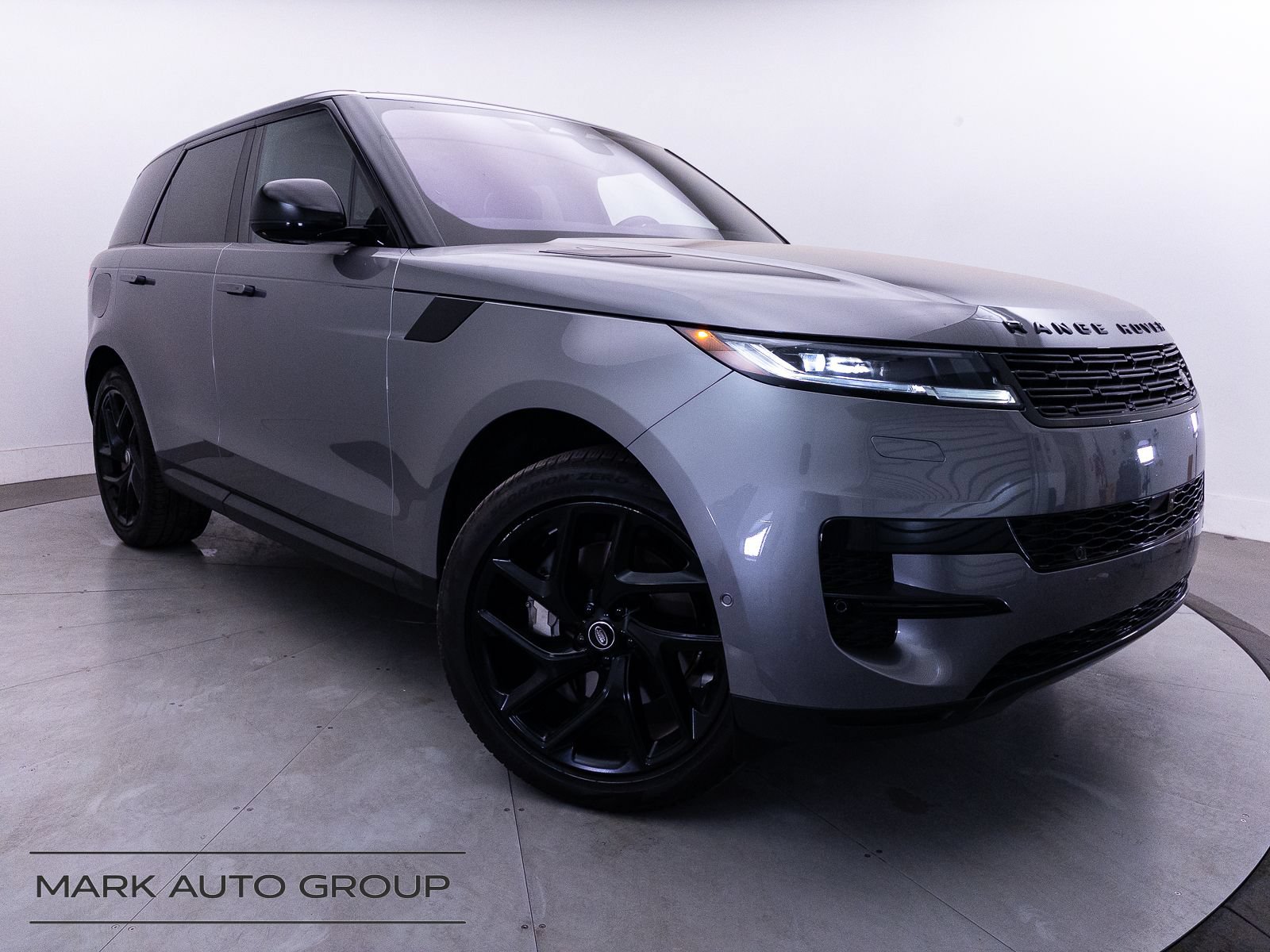 Used 2023 Land Rover Range Rover Sport SE AWD/4WD image 1