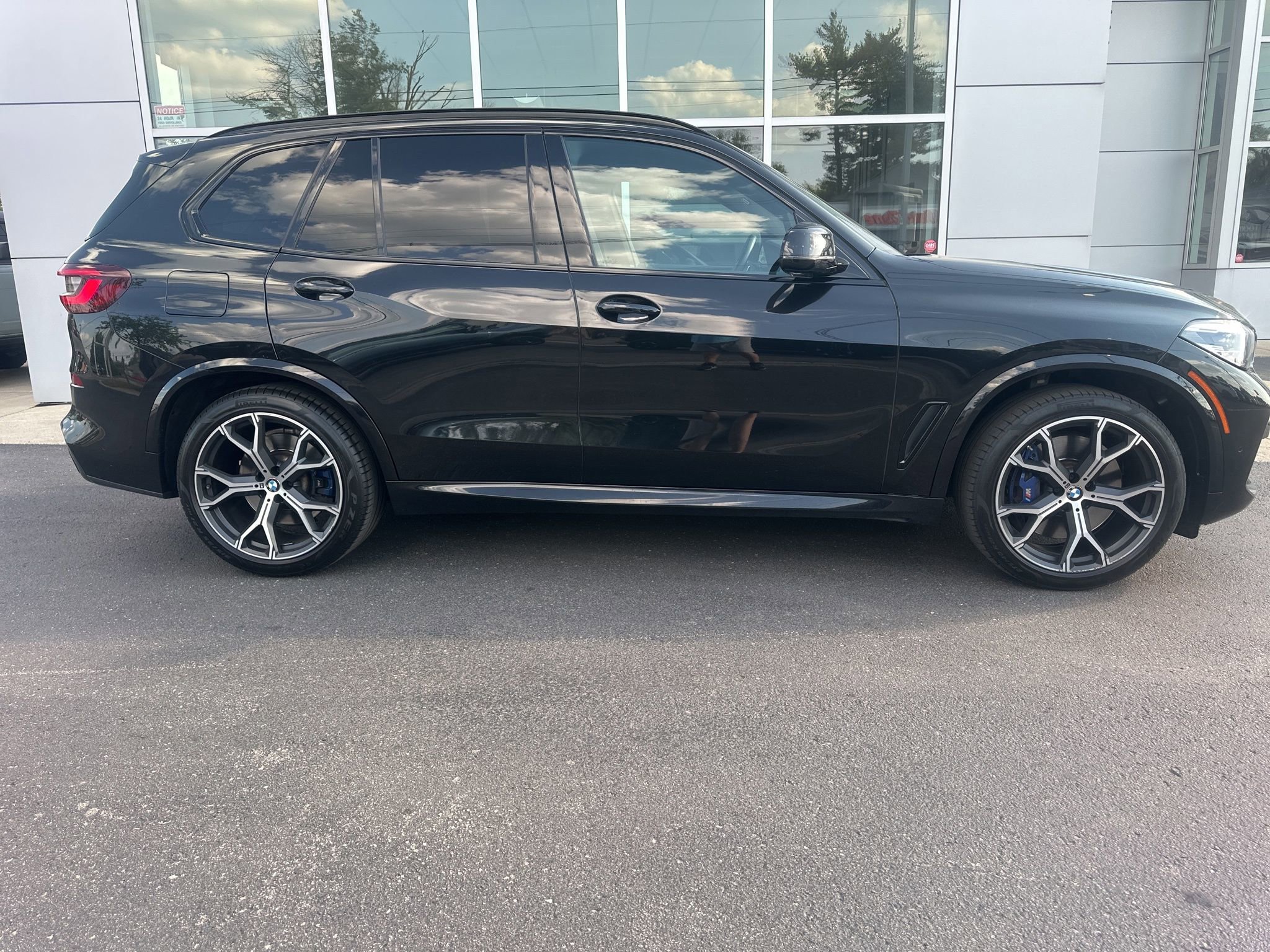 Used 2020 BMW X5 xDrive40i w/ M Sport Package AWD/4WD image 4