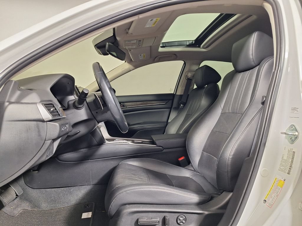 Used 2022 Honda Accord Touring image 11