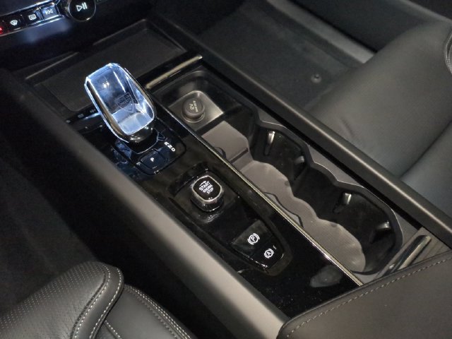 New 2026 Volvo XC60 T8 Ultra w/ Climate Package AWD/4WD image 24