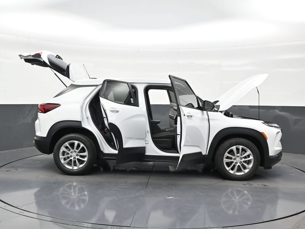 Used 2025 Chevrolet TrailBlazer LS FWD image 29