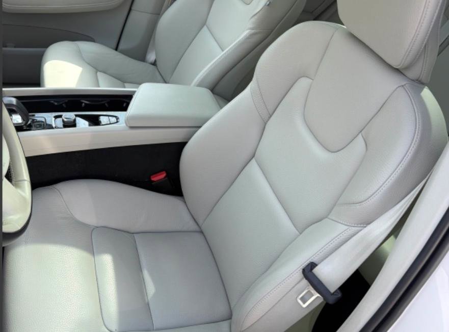 Used 2023 Volvo XC60 T8 Plus image 17