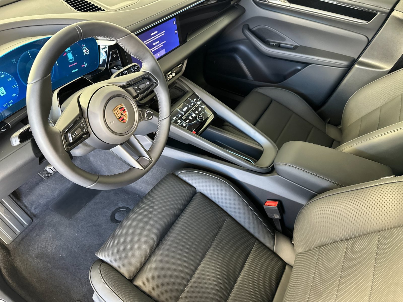 New 2026 Porsche Macan 4 Electric AWD/4WD image 4