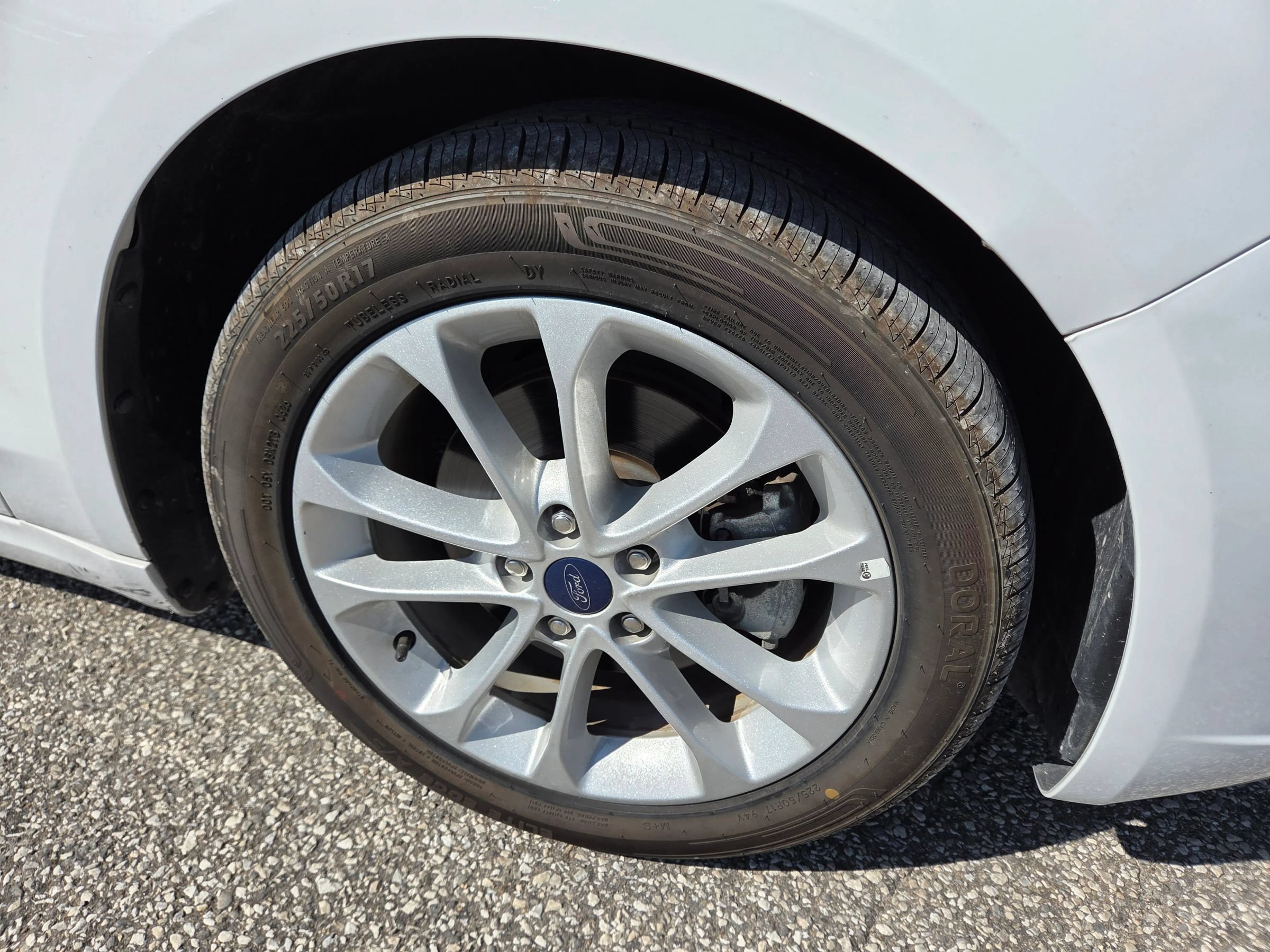 Used 2019 Ford Fusion SE FWD image 14