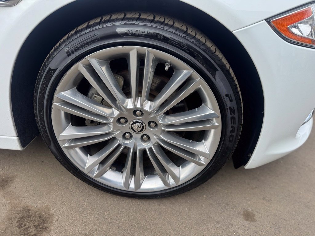 Used 2013 Jaguar XJ AWD image 16