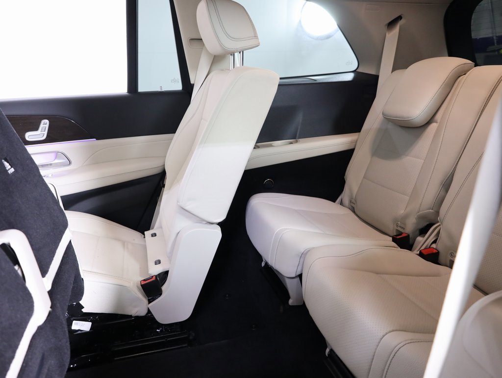 Used 2025 Mercedes-Benz GLS 450 4MATIC image 41