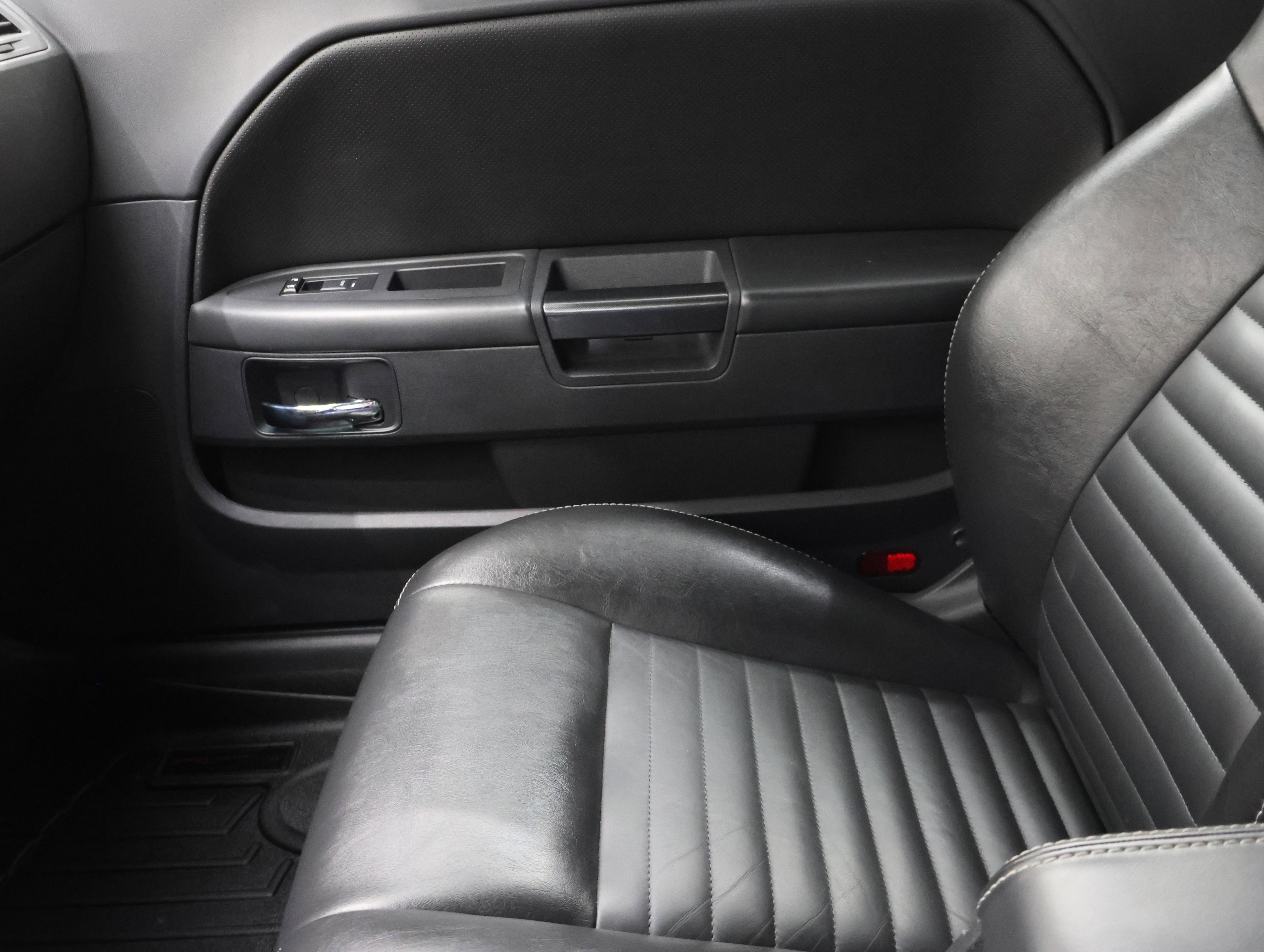 Used 2009 Dodge Challenger R/T image 12