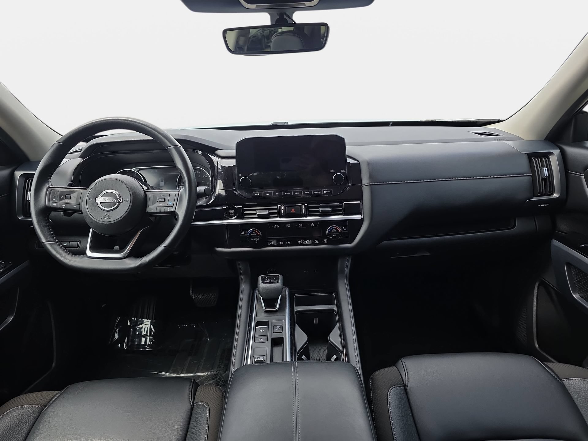 Used 2025 Nissan Pathfinder SL FWD image 9