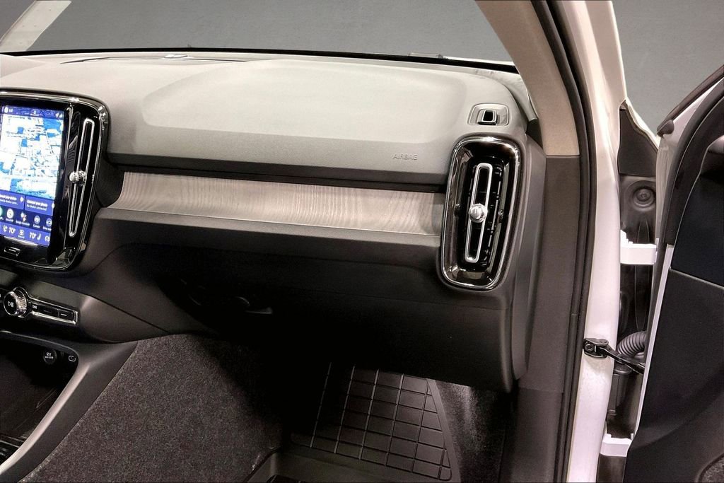 Certified 2026 Volvo XC40 B5 Plus w/ Protection Package Premier AWD/4WD image 26