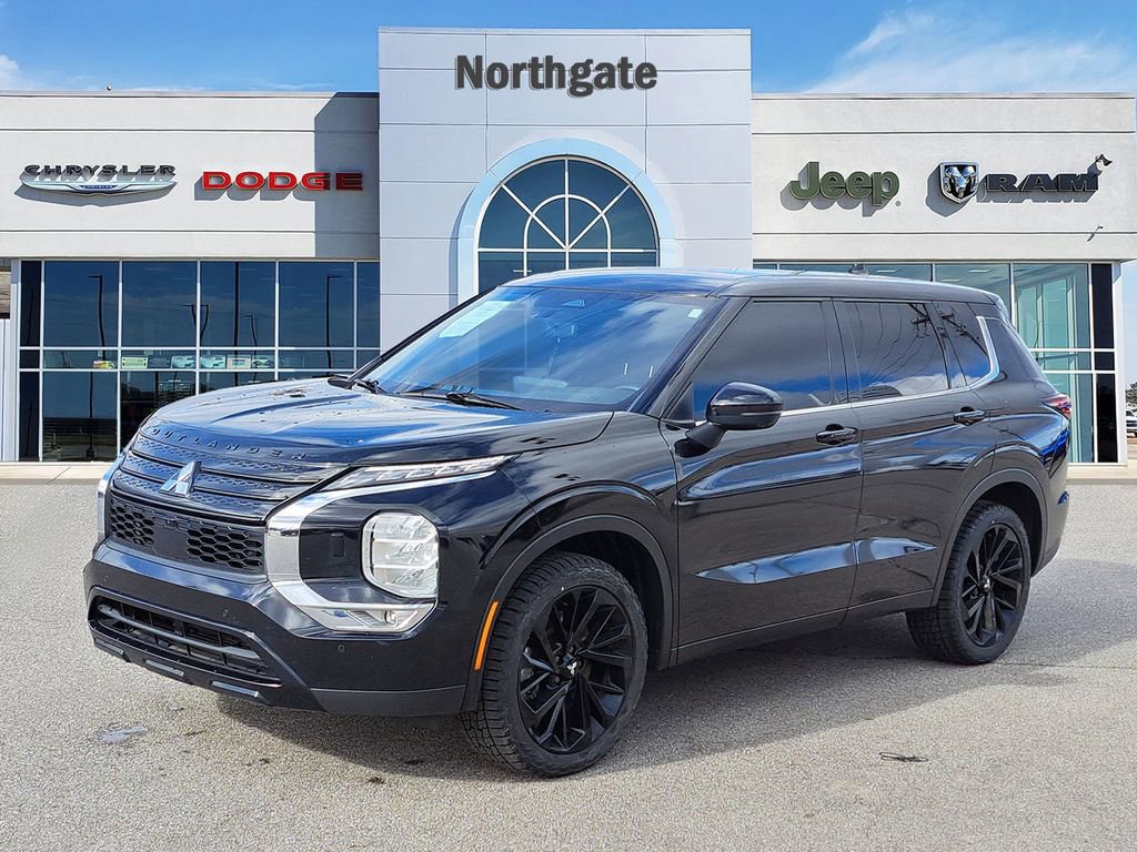 Used 2024 Mitsubishi Outlander SE image 2