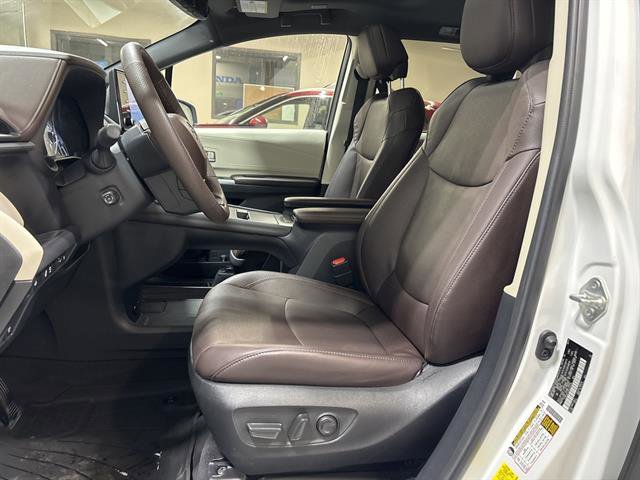 Used 2024 Toyota Sienna Platinum image 18