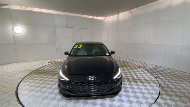 Used 2023 Hyundai Elantra Limited w/ Preferred Accessory Package image 6