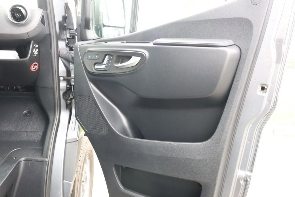 Used 2023 Mercedes-Benz Sprinter 2500 image 28