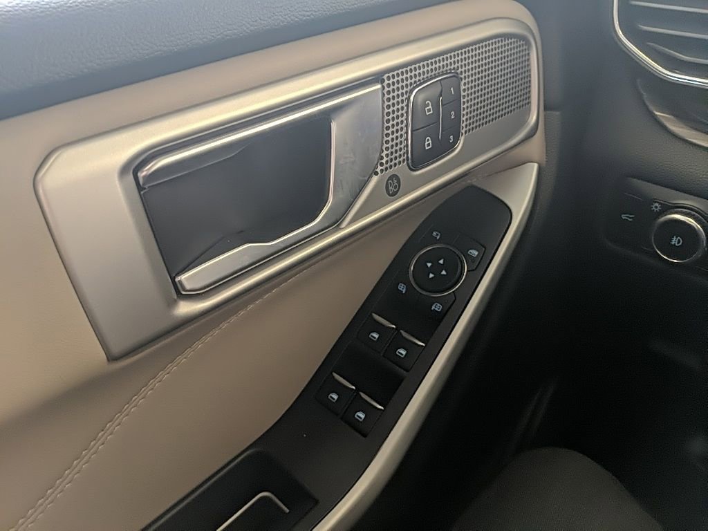 Used 2023 Ford Explorer Limited w/ Equipment Group 301A image 28
