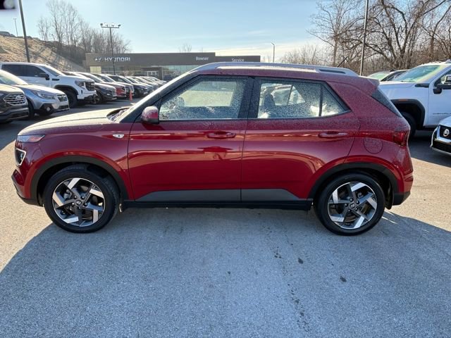 Used 2023 Hyundai Venue Limited image 2