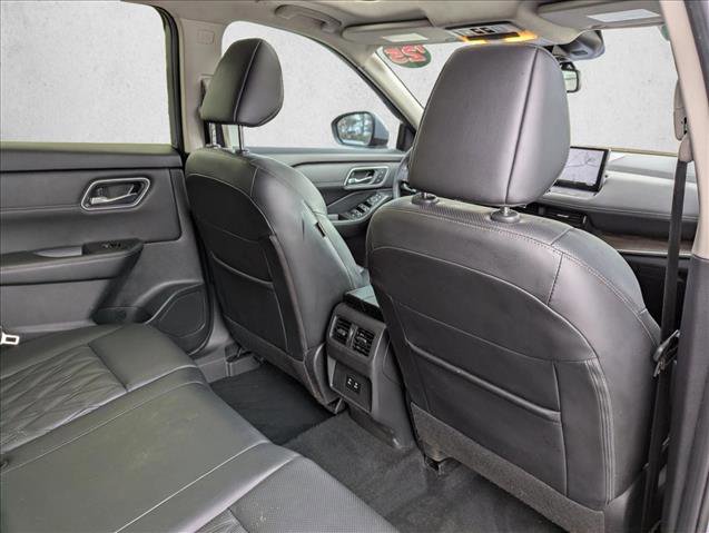 Used 2025 Nissan Rogue Platinum image 30