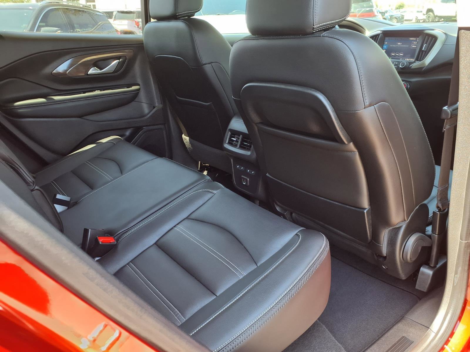Used 2024 GMC Terrain Denali w/ Denali Premium Package AWD/4WD image 13