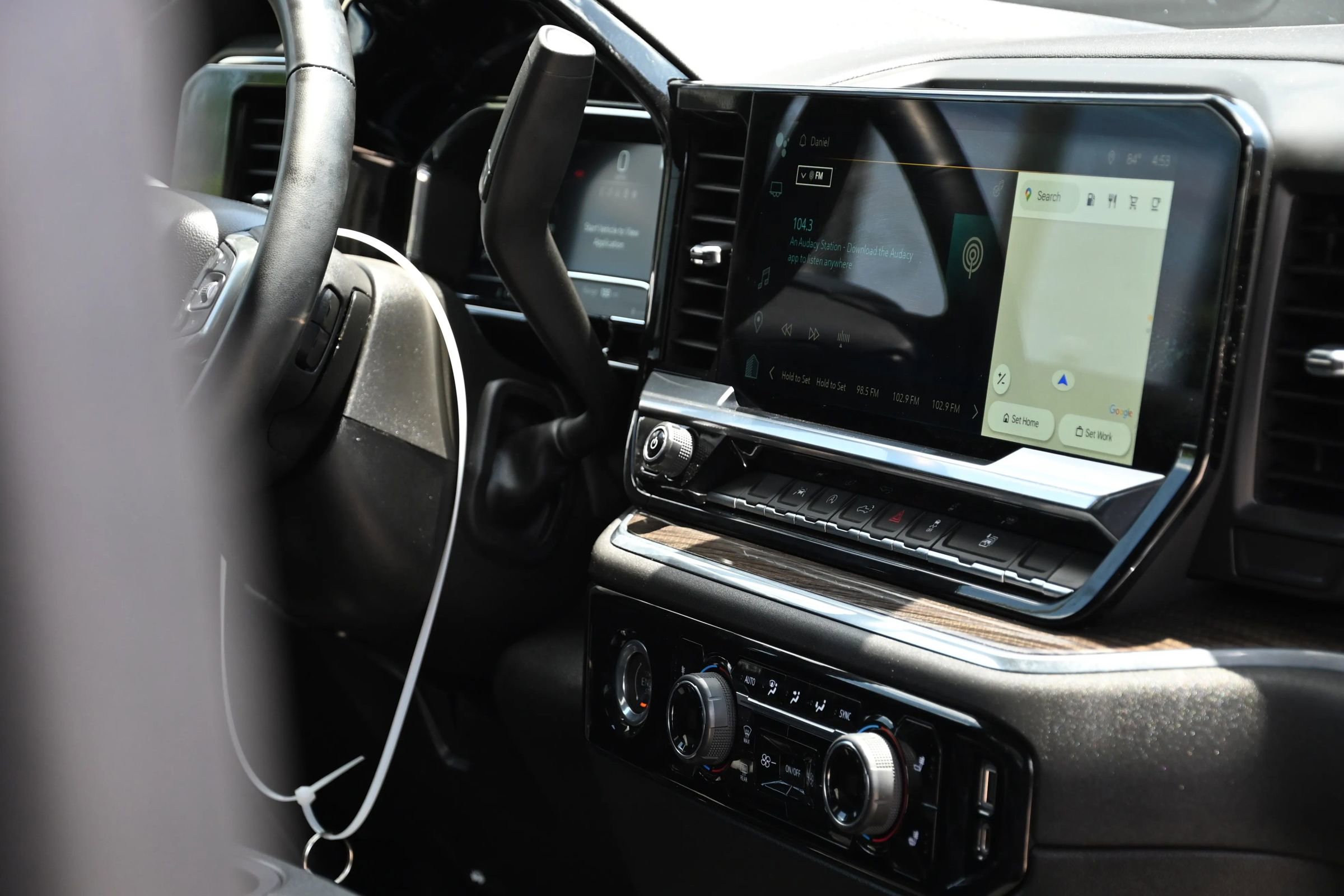 Used 2023 Chevrolet Silverado 1500 LT AWD/4WD image 8