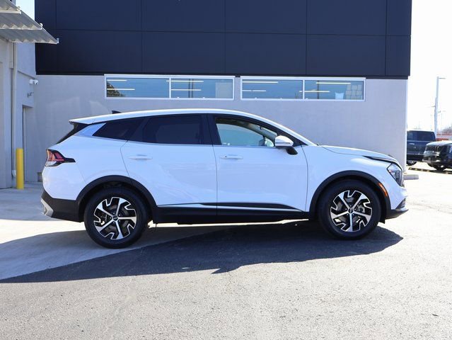 Used 2023 Kia Sportage EX image 9
