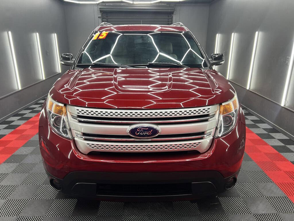 Used 2015 Ford Explorer XLT w/ Equipment Group 202A image 2