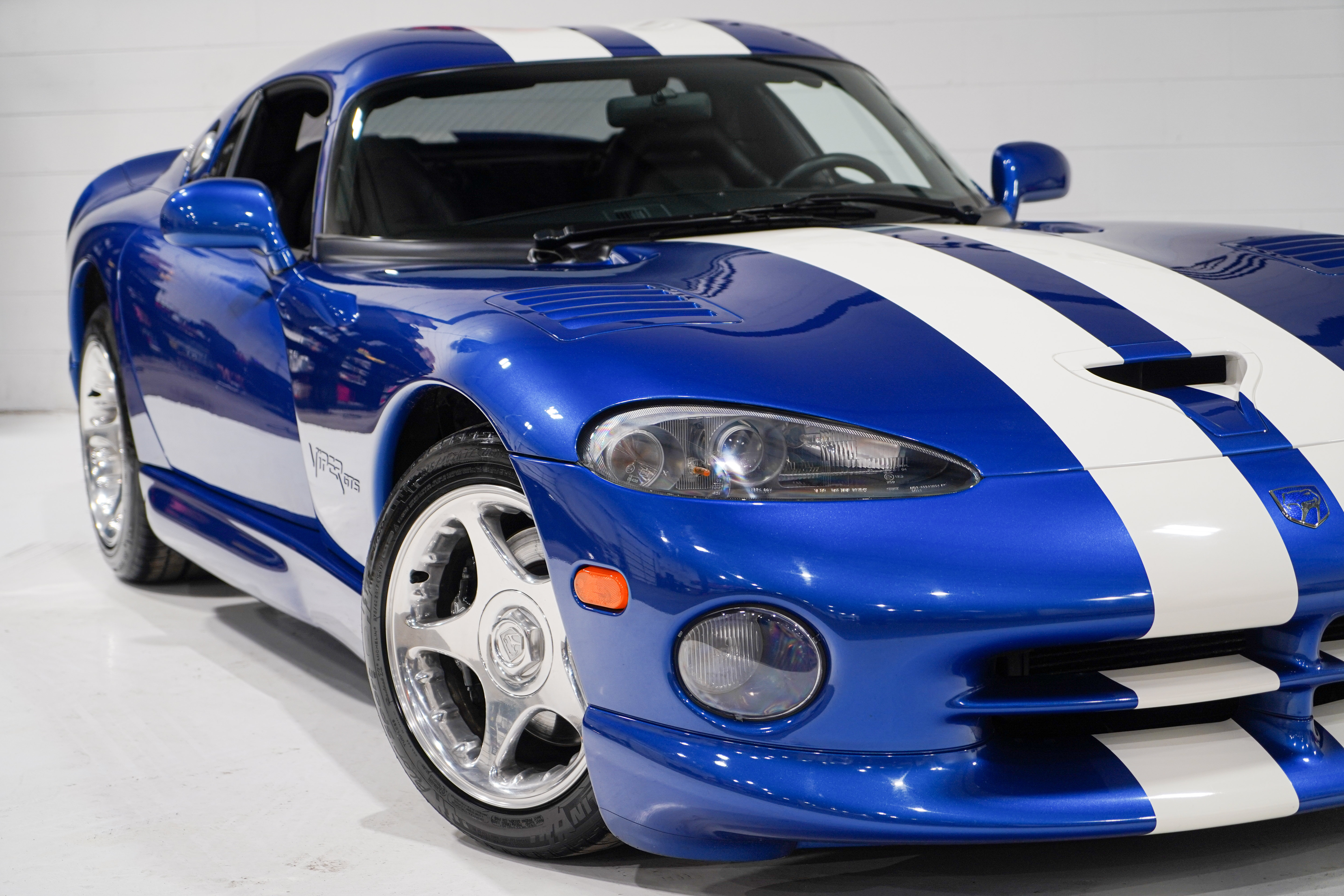Used 1997 Dodge Viper GTS RWD image 15