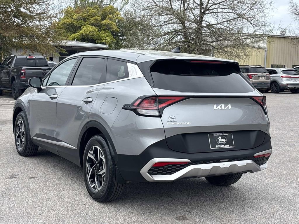 Used 2023 Kia Sportage LX image 3