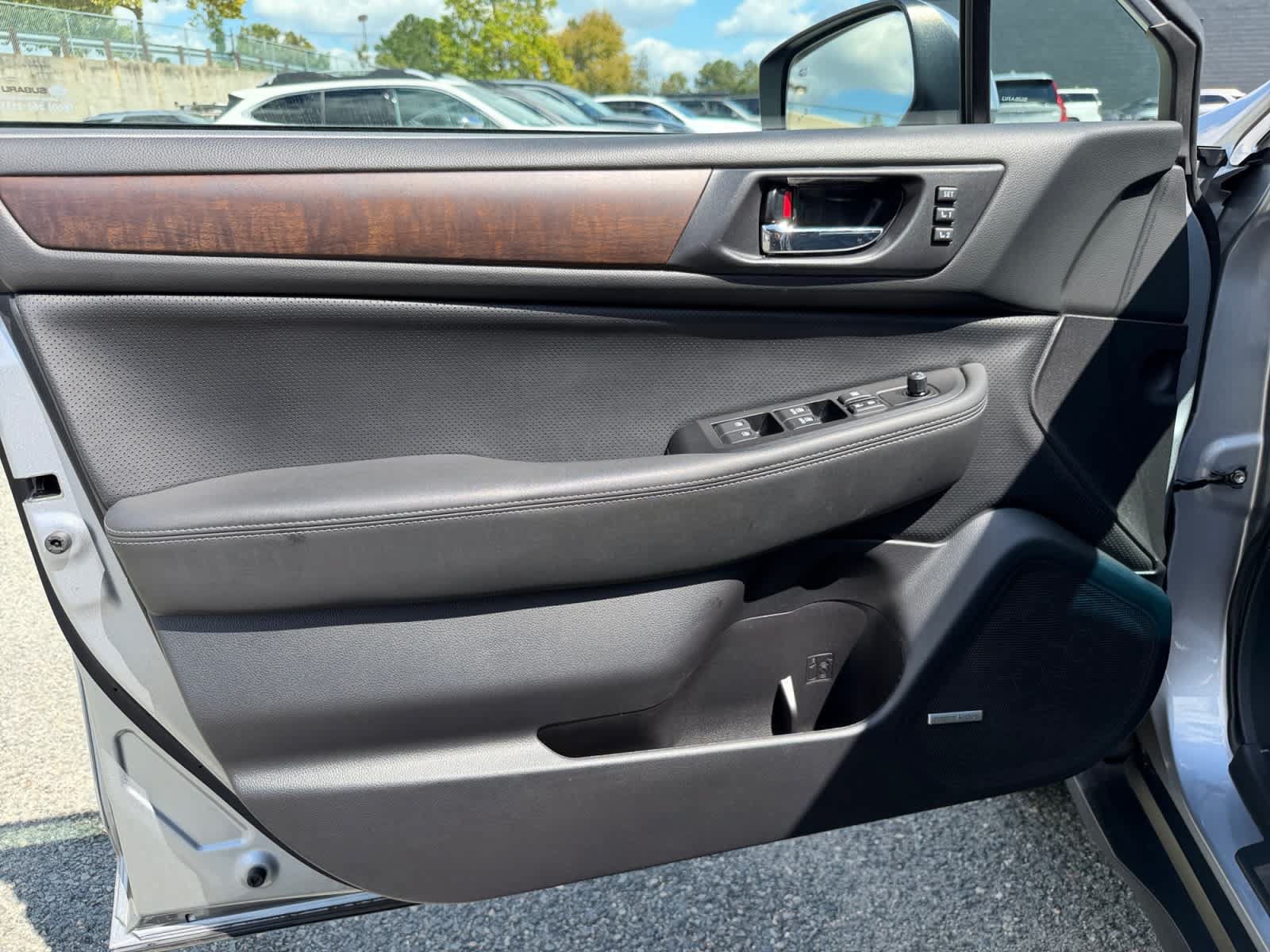 Used 2017 Subaru Outback 2.5i Limited AWD/4WD image 19