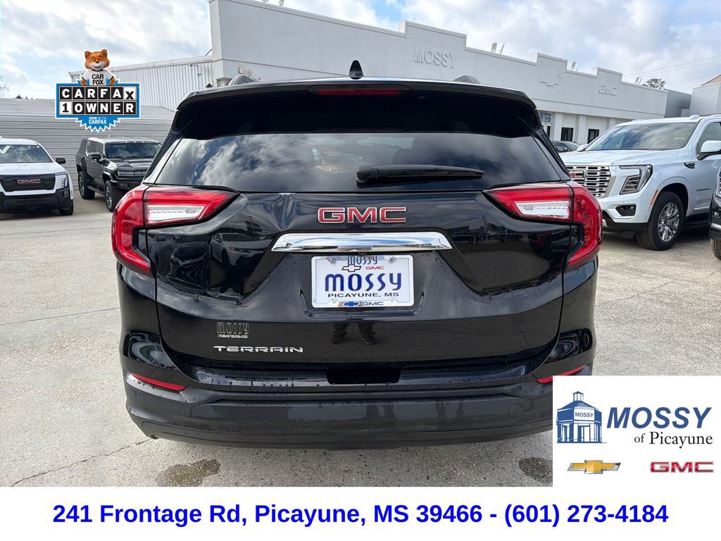 Used 2022 GMC Terrain SLE w/ Driver Convenience Package image 4