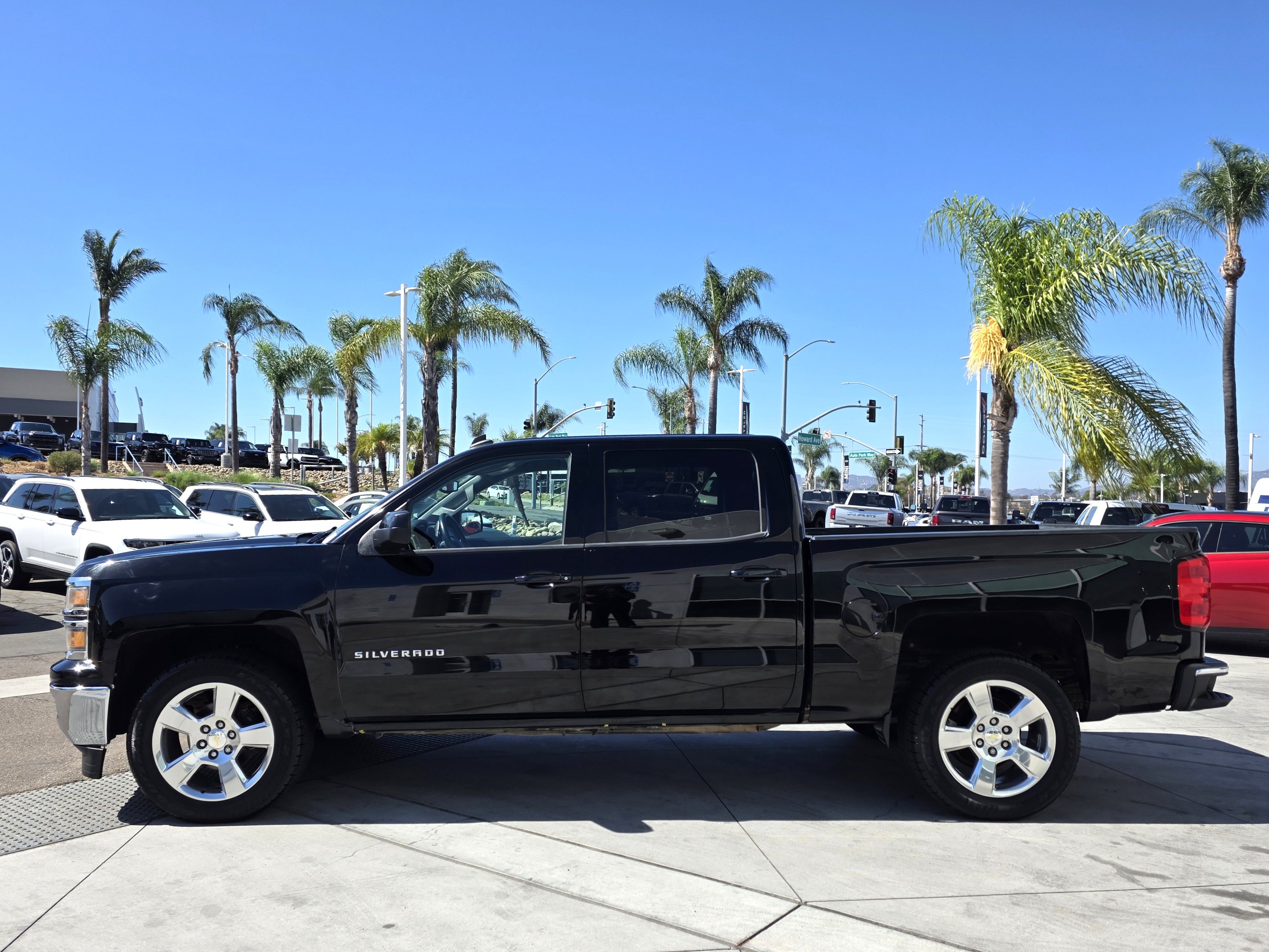 Used 2014 Chevrolet Silverado 1500 LT w/ LT Convenience Package RWD image 2