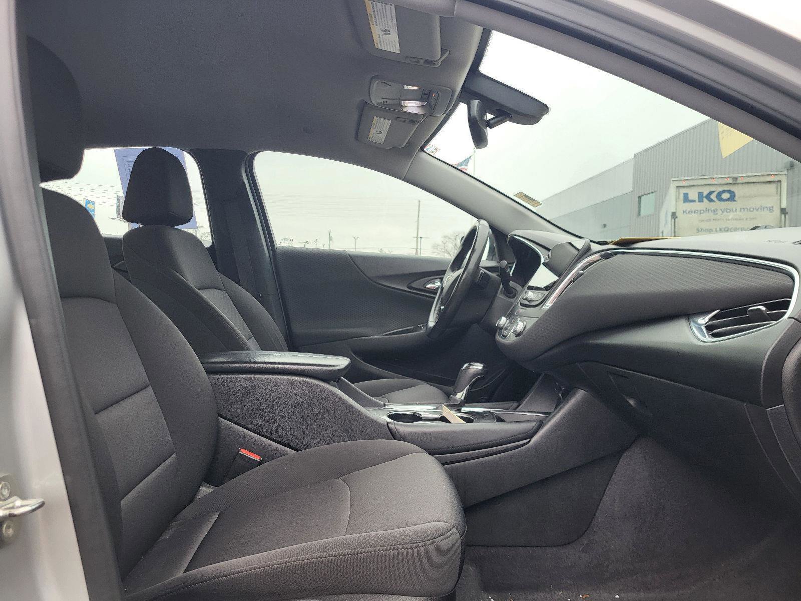 Used 2018 Chevrolet Malibu LT image 12