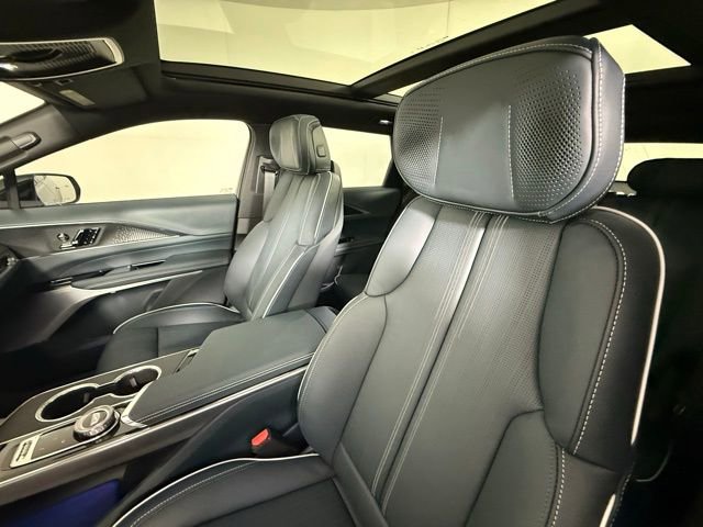 New 2025 Cadillac Lyriq Luxury w/ Nappa Leather Package RWD image 5