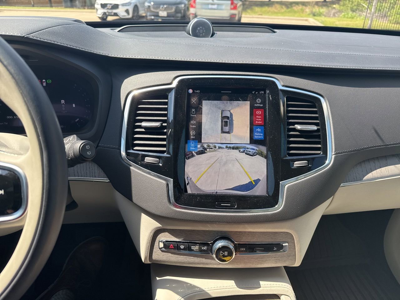 Used 2025 Volvo XC90 B6 Ultra w/ Lounge Package image 29