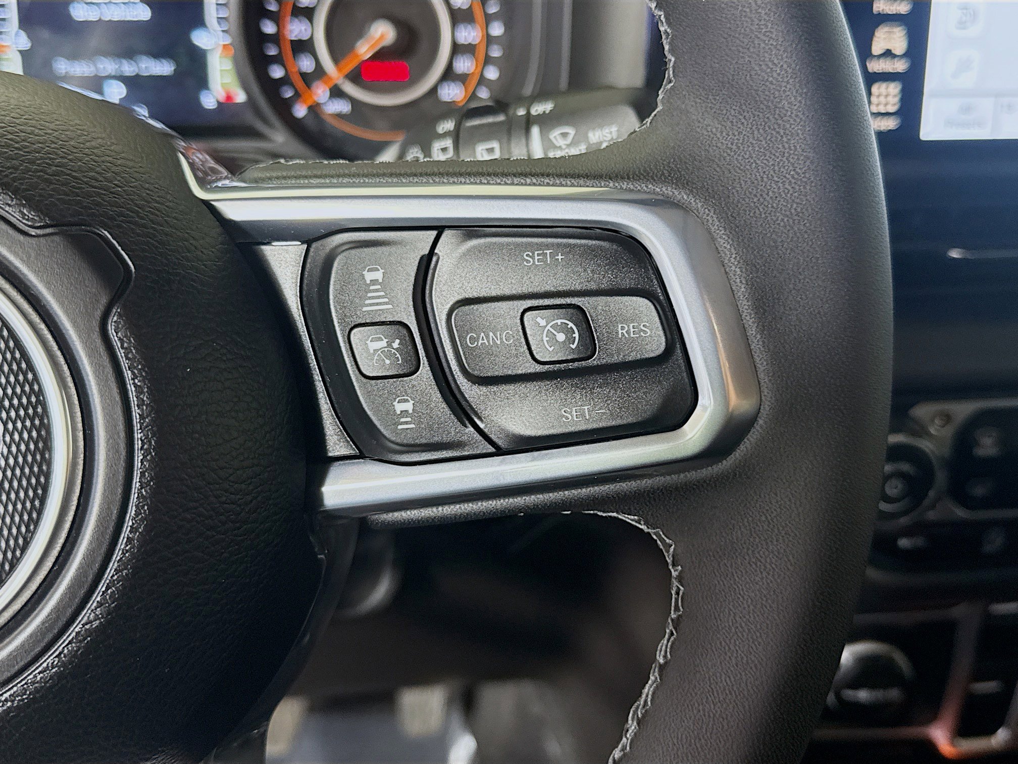 Used 2025 Jeep Wrangler Sahara image 15