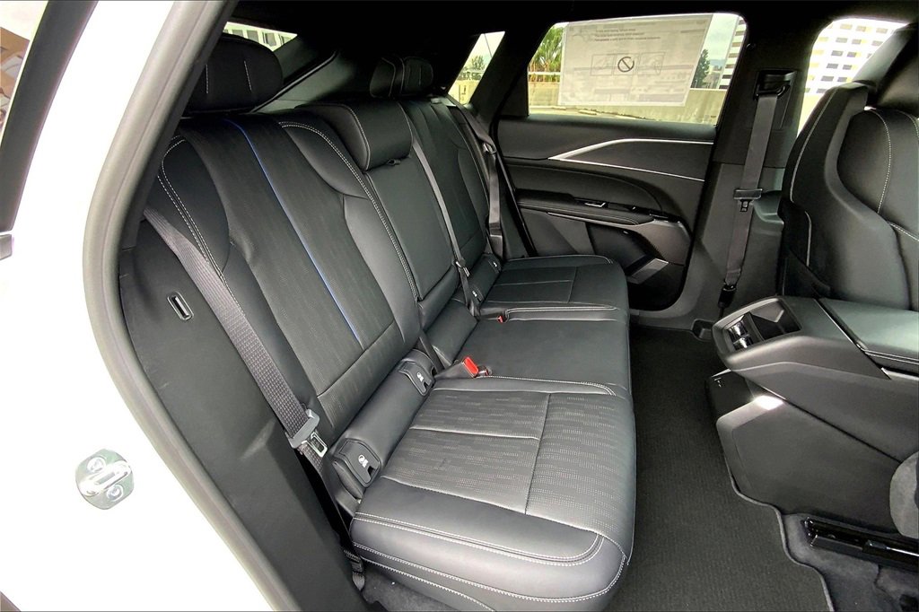 Used 2025 Cadillac Lyriq Sport image 31