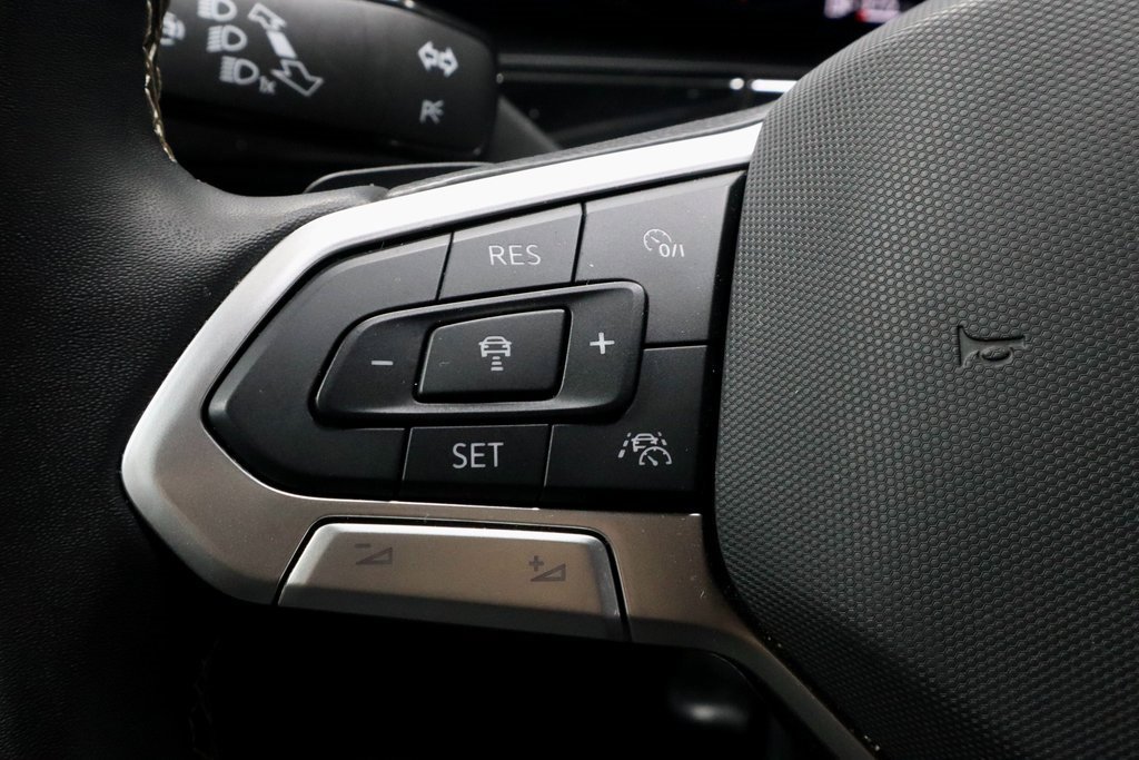 Used 2025 Volkswagen Atlas Cross Sport SE image 27