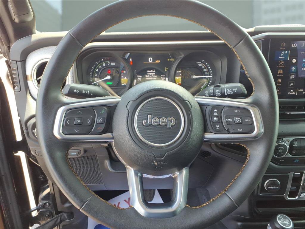 Used 2024 Jeep Wrangler Unlimited Sahara AWD/4WD image 11
