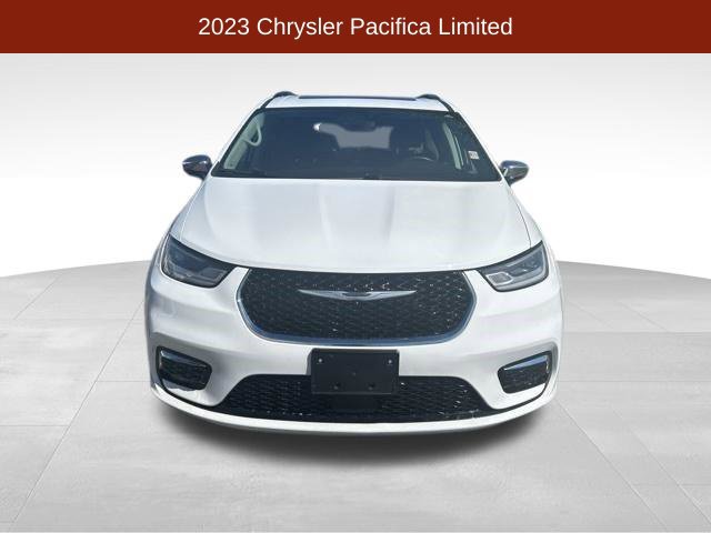 Used 2023 Chrysler Pacifica Limited FWD image 2