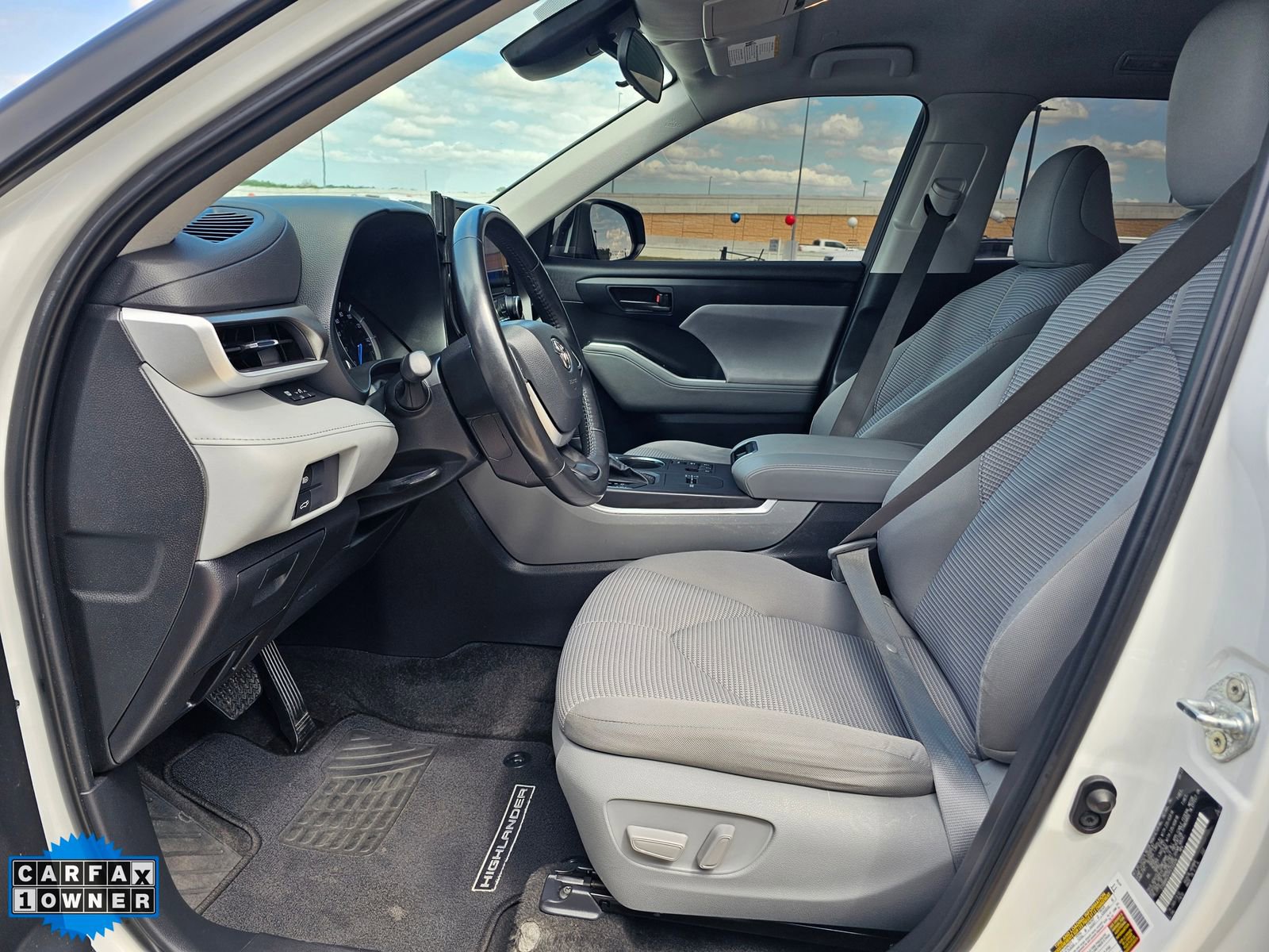 Used 2023 Toyota Highlander LE AWD/4WD image 12