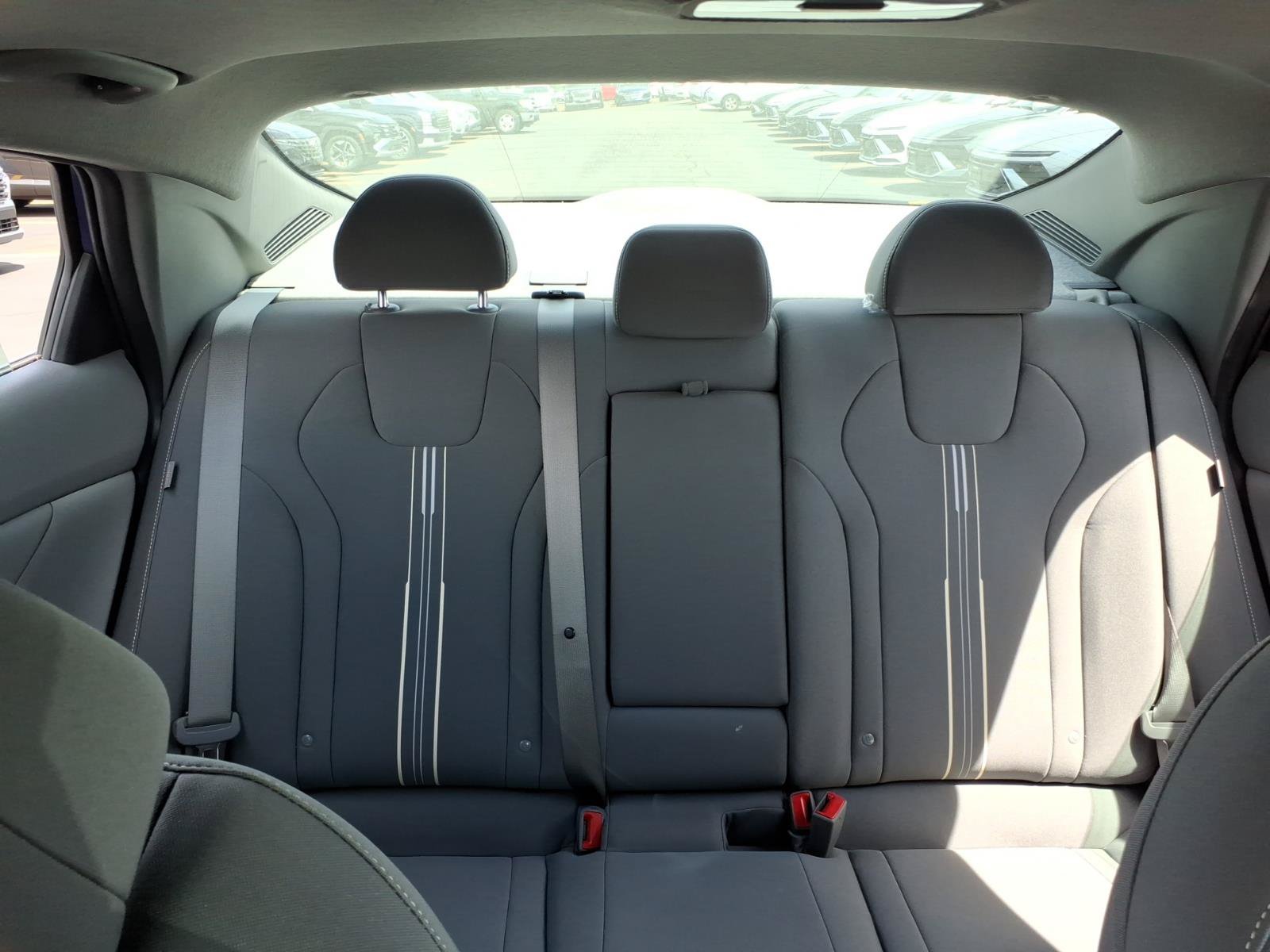 Used 2024 Hyundai Elantra SEL w/ Convenience Package FWD image 27